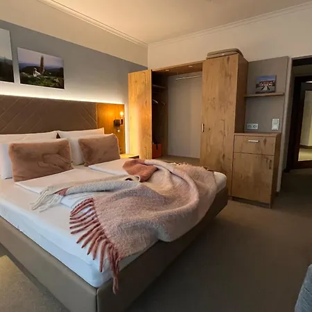 DAS SCHLOSSBERG - Boutique Hotel im Park- Nahe der Therme-2