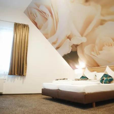 Outlet Hotel-2