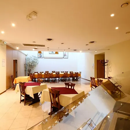 Hotel De La Gare-3