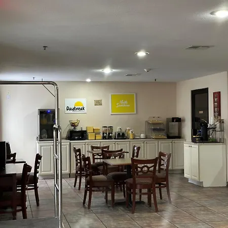 Days Inn & Suites By Wyndham Eunice-2