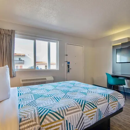 Motel 6 Santa Fe-2