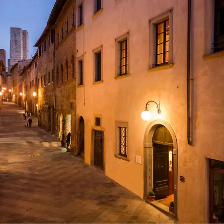 L'Antico Pozzo Boutique Historic Hotel in San Gimignano-3