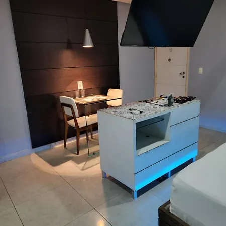 Status Motel Perimetral Adults Only-2
