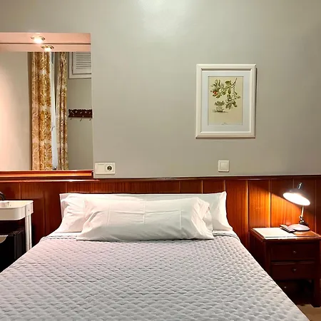 Hostal La Vera-3