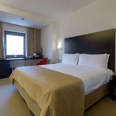 Ramada Plaza By Wyndham Bucharest Convention Center-3