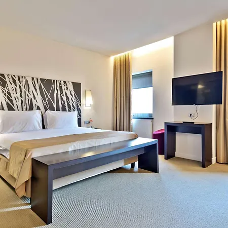 Ramada Plaza By Wyndham Bucharest Convention Center-2