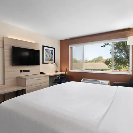 Holiday Inn Express Fort Bragg By Ihg-2