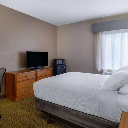 Days Inn & Suites By Wyndham Madison-2