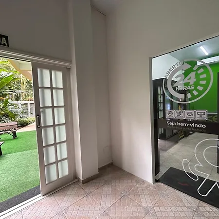 FABULOSO FLAT 225, 2 PISCINAS climatizadas, SKY com 170 canais,TV com Xbox, internet particular 500m Bertioga, Riviera de São Lourenço Flat Duplex inteiro, Adega, cozinha equipada completa serviço de hotelaria, serviço de praia nos finais de semana-2