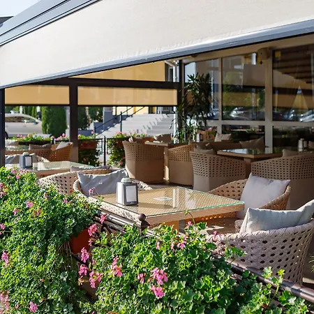 Sonata Hotel & Restaurant "Готель Соната"-3