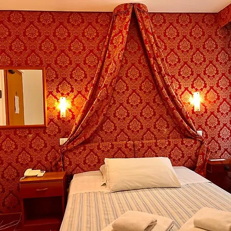 Hotel Canada-3