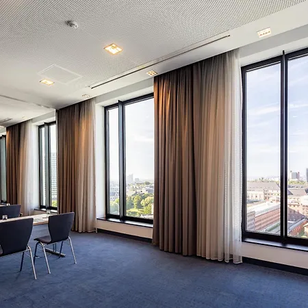 Intercityhotel Hamburg Dammtor-3