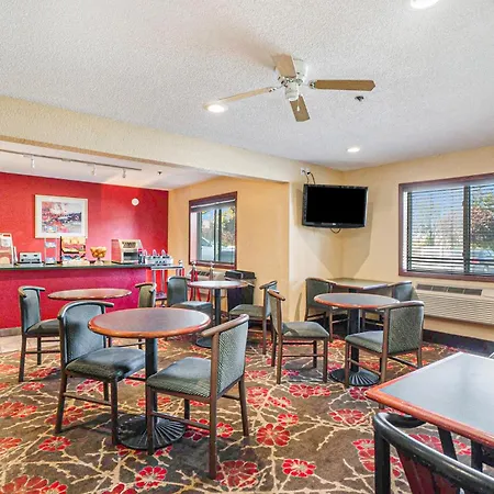 Super 8 By Wyndham Mt. Pleasant-2