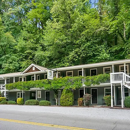 Hickory Falls Inn-3
