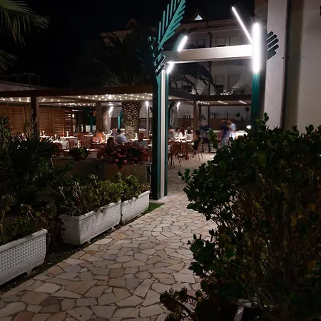 Hotel Garden-2