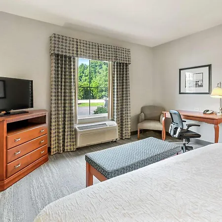 Hampton Inn & Suites Mystic-3