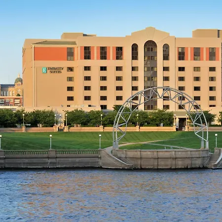 Embassy Suites Des Moines Downtown-3