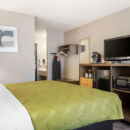 Quality Inn & Suites Delaware South-2