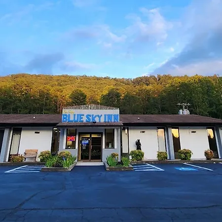 Blue Sky Inn: Pet-Friendly Oasis with Renovated Rooms-3