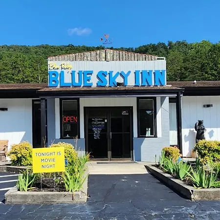Blue Sky Inn: Pet-Friendly Oasis with Renovated Rooms-2