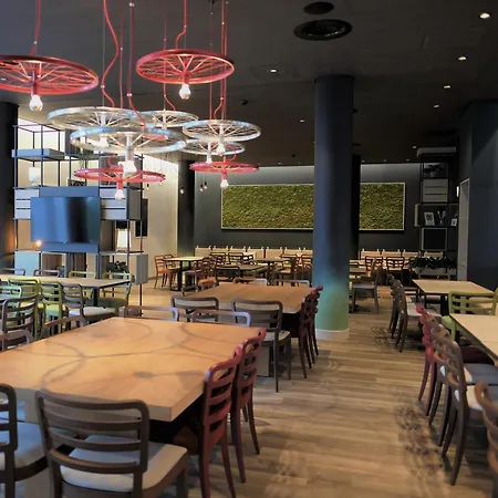IntercityHotel Amsterdam Airport-3