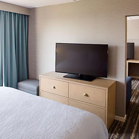Hilton Garden Inn Providence Waterfront-2