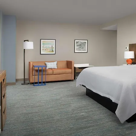 Hampton Inn Baltimore-Downtown-Convention Center-2