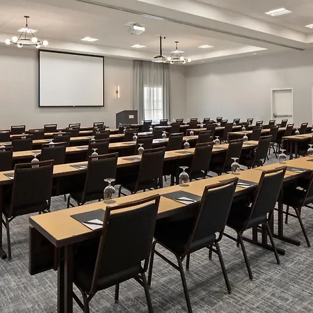 Courtyard Mankato Hotel & Event Center-3