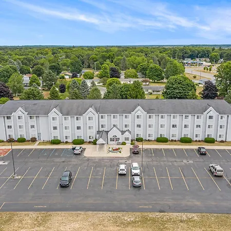 Microtel Inn And Suites Manistee-2