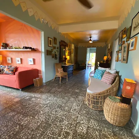 Casa De Amistad Guesthouse-3