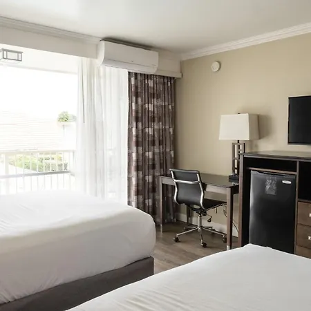 Travelodge By Wyndham Monterey Bay-3