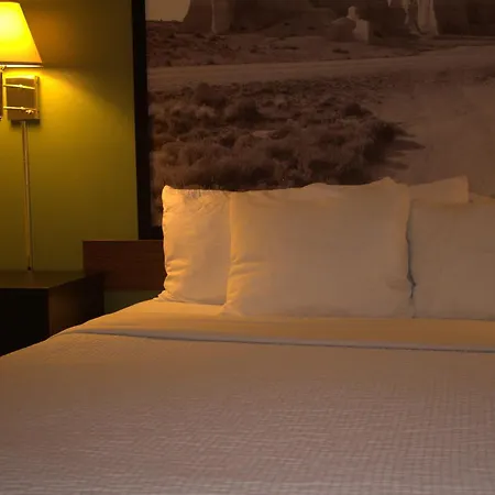 Super 8 By Wyndham Colby-3
