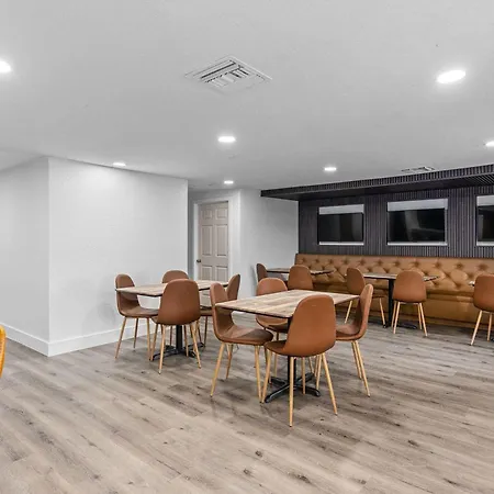 Super 8 By Wyndham Kissimmee-Orlando-2