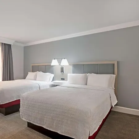 Hampton Inn & Suites Stamford-2