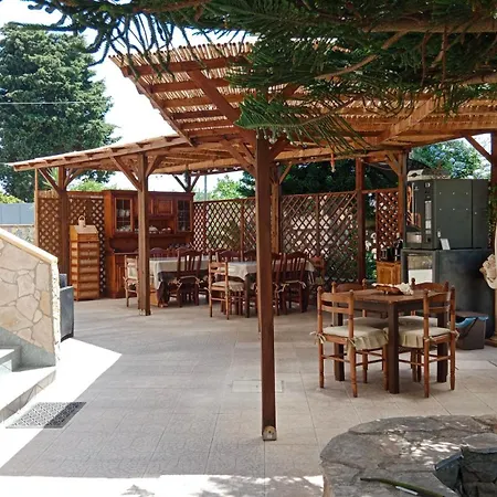 Alloggio In Villa Cristina B&B-2