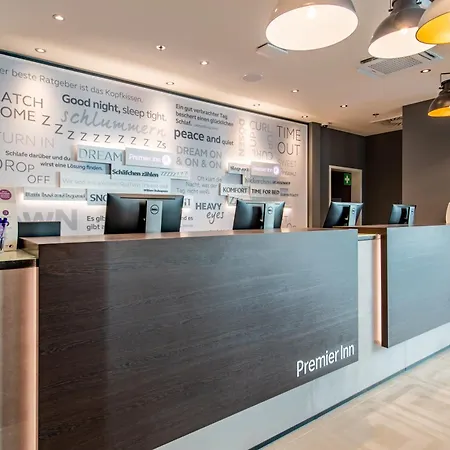 Premier Inn Stuttgart City Centre-2