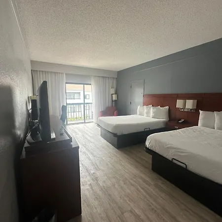 Super 8 By Wyndham Dallas Love Field Airport-3