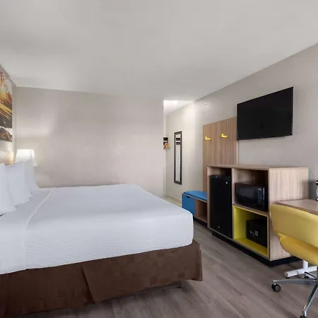 Days Inn By Wyndham Las Vegas Airport Near The Strip-3