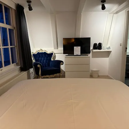 Nine Streets Inn-3