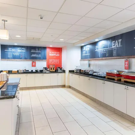 Hampton Inn & Suites Hartford-Manchester-2
