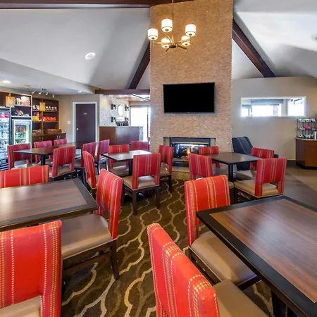 Comfort Inn & Suites Erie - Splash Lagoon Indoor Waterpark-3