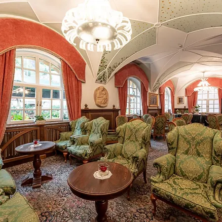 Hotel Dolomiti Schloss-2