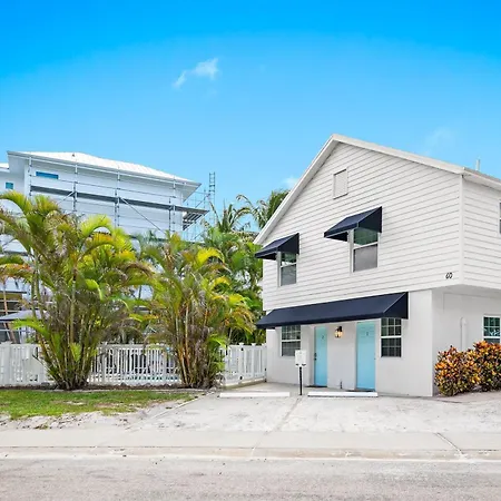 Parrot Beach Cottages Suite #2-2