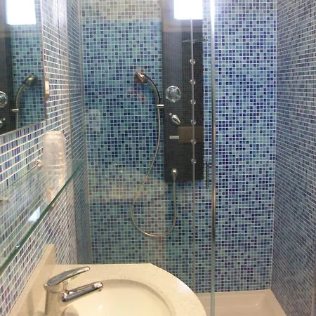 Hotel Mondial-2
