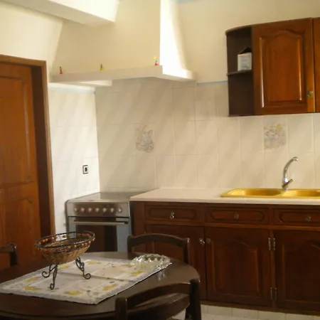 Apartamentos E Quartos Atalaia-2