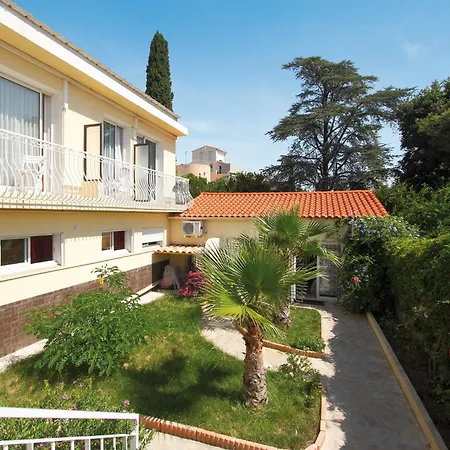Hôtel La Croix de Malte-3