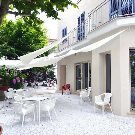 Petit Hotel-2