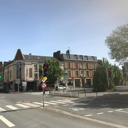 Hotel Couleurs Sud avec ascenseur et restaurant Gare - Centre ville Charleville-Mézières-2