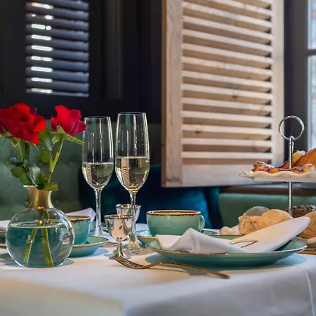 Exclusive Suites The Secret Garden-3