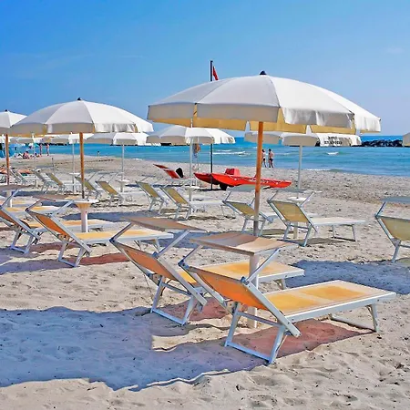 Hotel Rivadoro-Spiaggia ombrellone e lettini-Piscina-Parcheggio-2